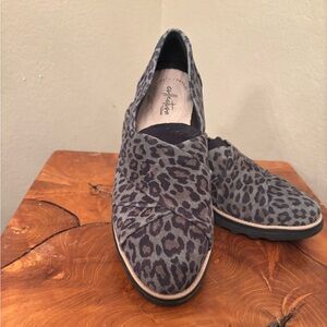 Clarks Gray Leopard Print Flats